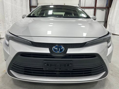 Used 2025 Toyota Corolla XLE image 2