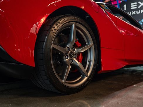 Used 2020 Ferrari F8 Tributo RWD image 18