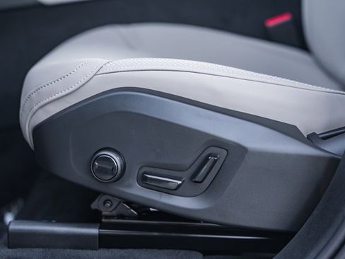 New 2026 Volvo XC90 T8 Plus image 36