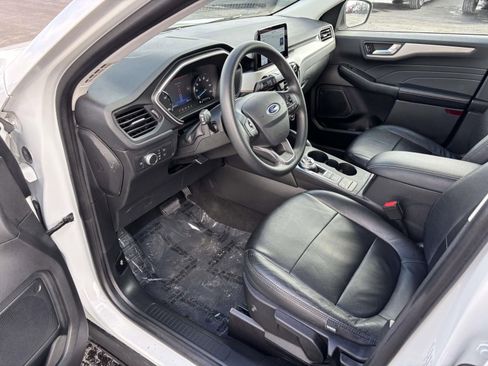 Certified 2021 Ford Escape SE w/ SE Sport Appearance Package image 27