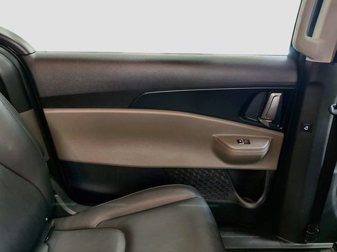 Used 2026 Kia Carnival FWD image 27