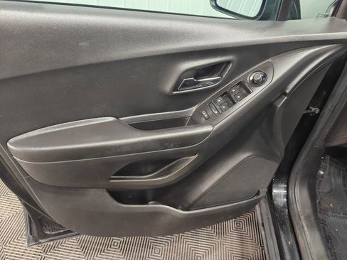 Used 2021 Chevrolet Trax LT image 40