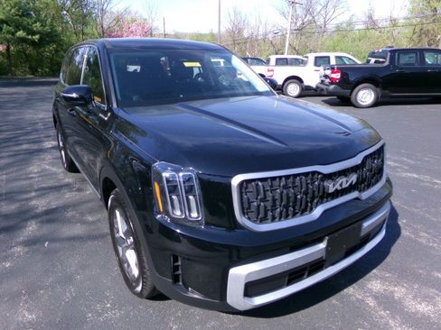 Used 2024 Kia Telluride LX image 2