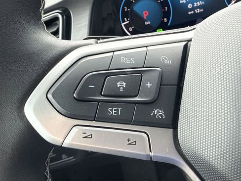 Used 2025 Volkswagen Atlas Cross Sport SE image 16