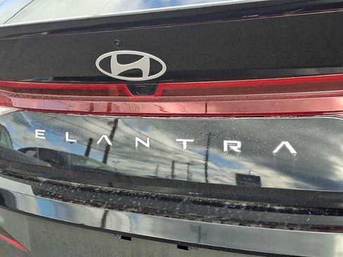 Certified 2025 Hyundai Elantra Sport FWD image 30