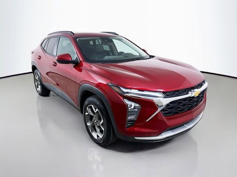 Used 2025 Chevrolet Trax LT w/ LT Convenience Package FWD image 1