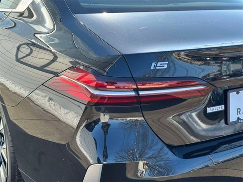 Certified 2025 BMW i5 xDrive40 w/ Premium Package image 12