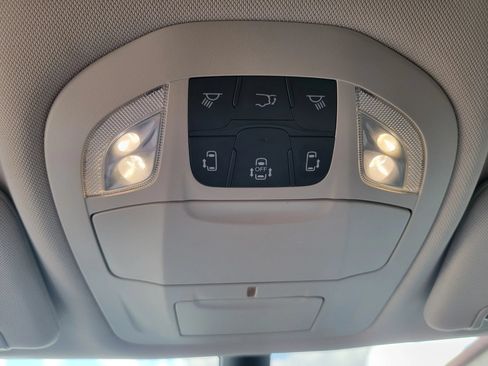 Used 2023 Chrysler Pacifica Touring-L FWD image 23