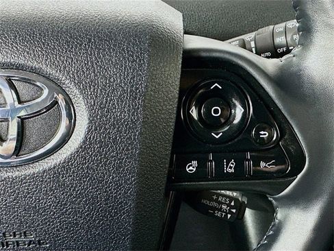 Used 2021 Toyota Prius XLE image 8