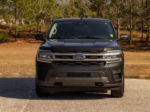Used 2024 Ford Expedition XLT image 2