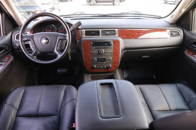 Used 2009 Chevrolet Suburban LT w/ Luxury Package RWD image 21