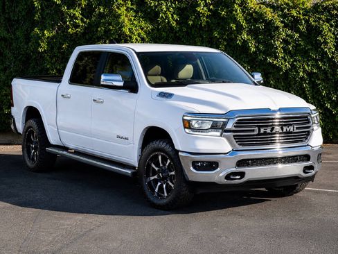 Used 2020 RAM 1500 Laramie AWD/4WD image 2