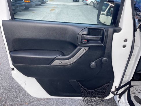 Used 2018 Jeep Wrangler Unlimited Sport w/ Connectivity Group AWD/4WD image 20