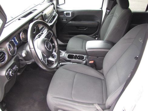 Used 2021 Jeep Wrangler Unlimited Sahara image 28