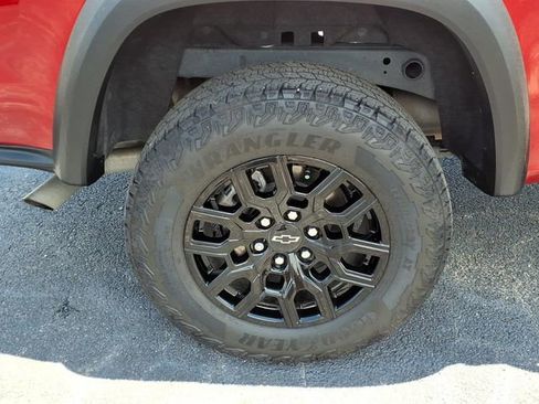 Used 2025 Chevrolet Colorado Trail Boss AWD/4WD image 13