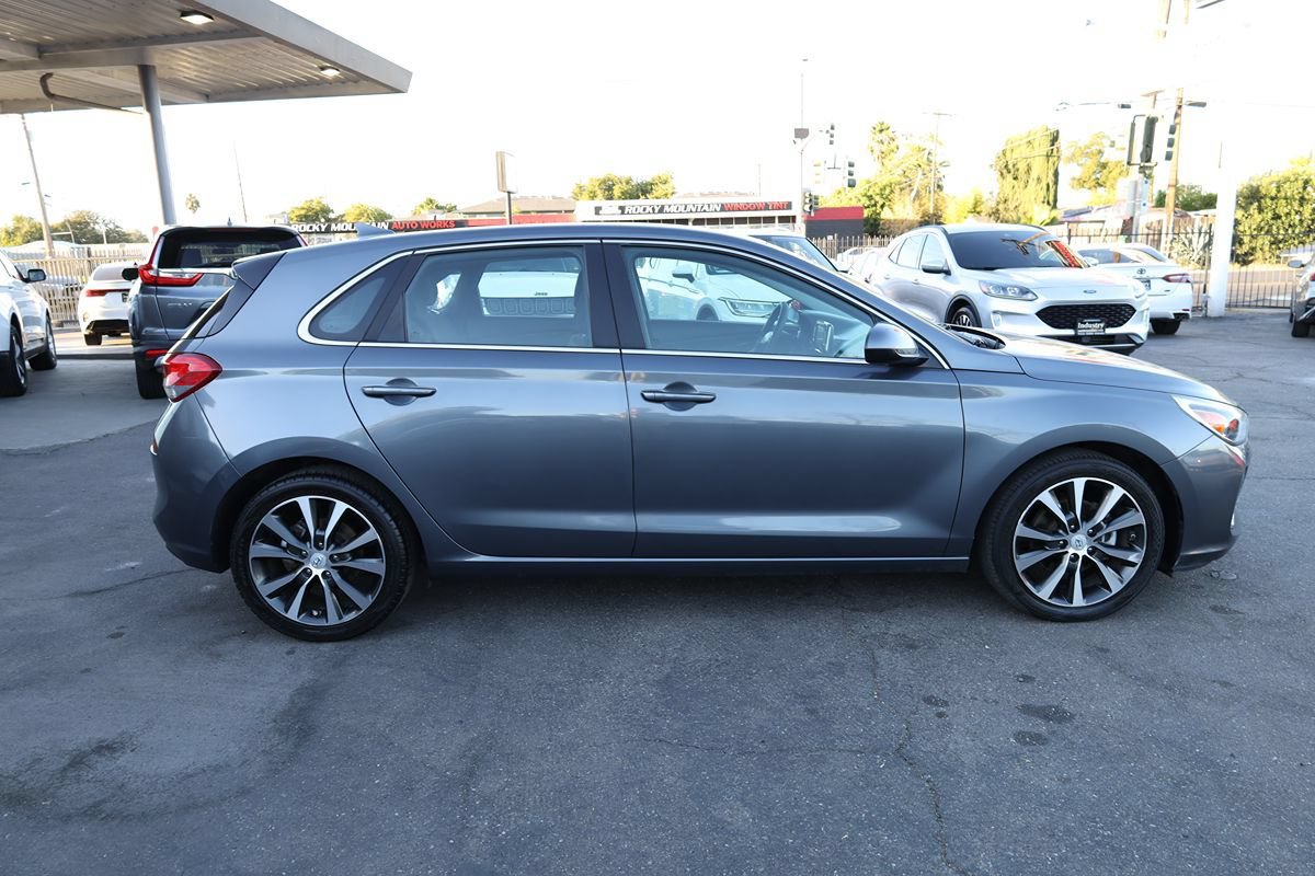 Used 2018 Hyundai Elantra GT FWD image 9