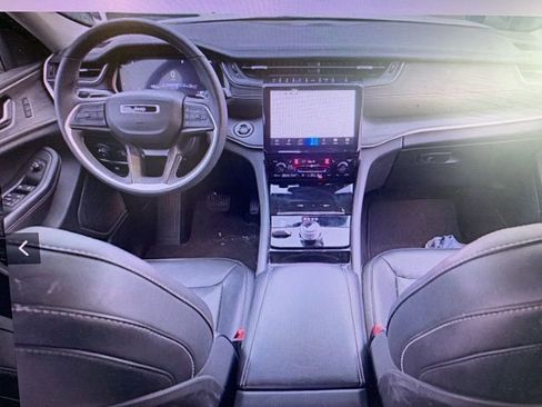 Used 2023 Jeep Grand Cherokee Limited image 26