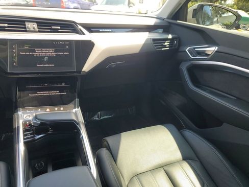 Used 2021 Audi e-tron Prestige image 19