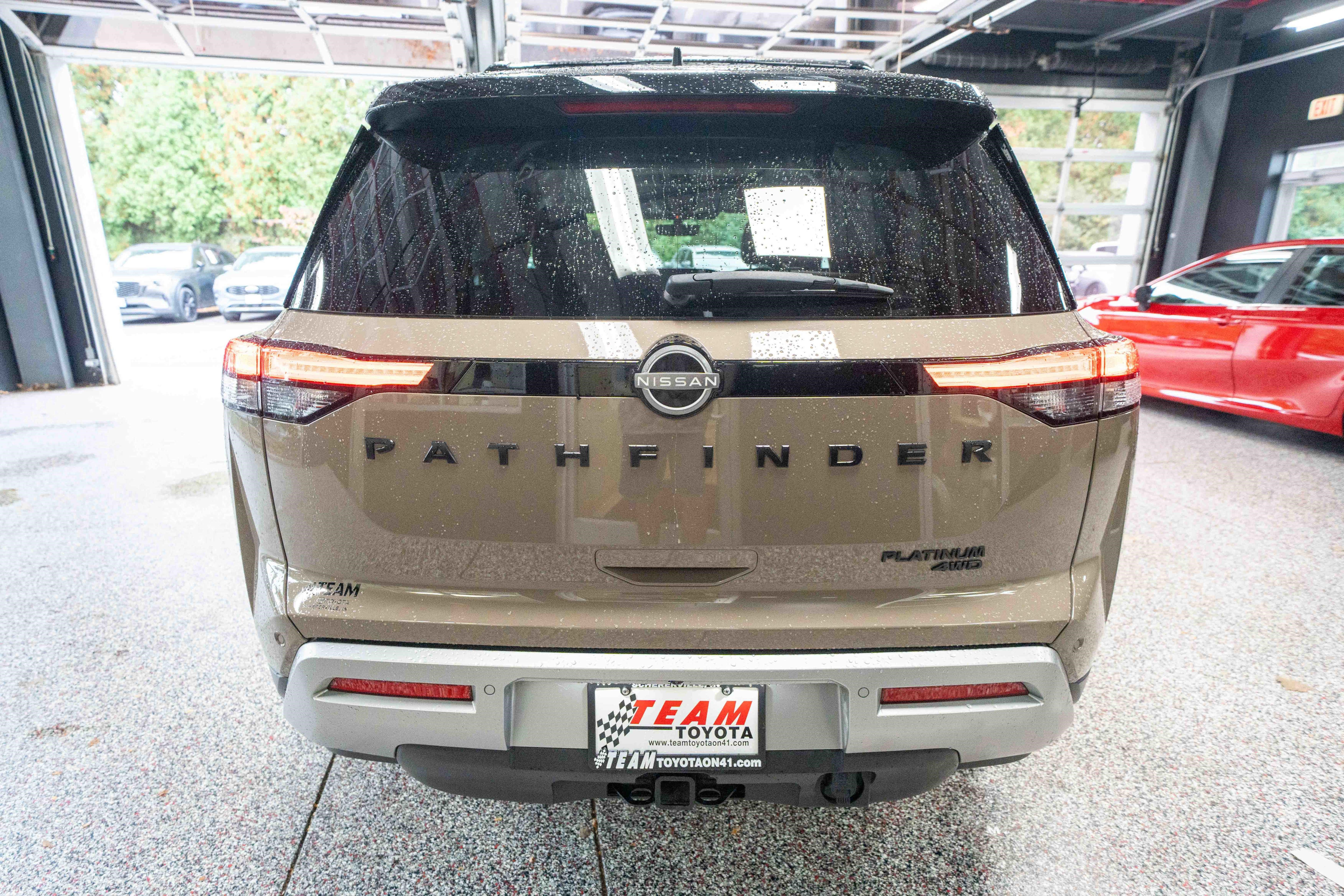 Used 2024 Nissan Pathfinder Platinum AWD/4WD image 3