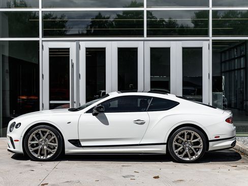 Used 2024 Bentley Continental GT V8 image 19