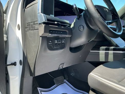Used 2025 Cadillac Escalade Sport w/ LPO, ONYX Package AWD/4WD image 29