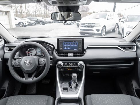 Used 2021 Toyota RAV4 XLE w/ Convenience Package image 28