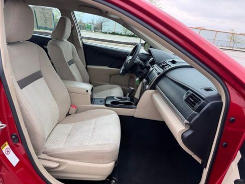 Used 2013 Toyota Camry LE image 32