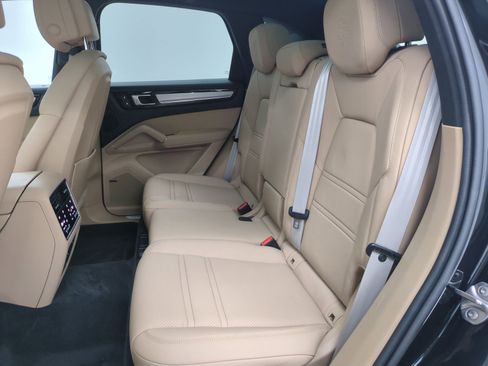 Used 2023 Porsche Cayenne E-Hybrid image 22
