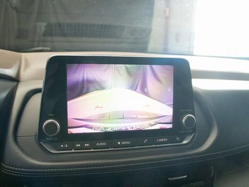 Used 2022 Nissan Rogue SV image 33