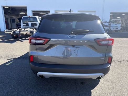 Used 2025 Ford Escape SE FWD image 4