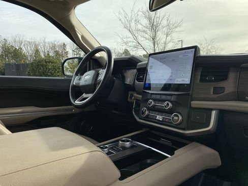 Used 2024 Ford Expedition Max Limited image 64