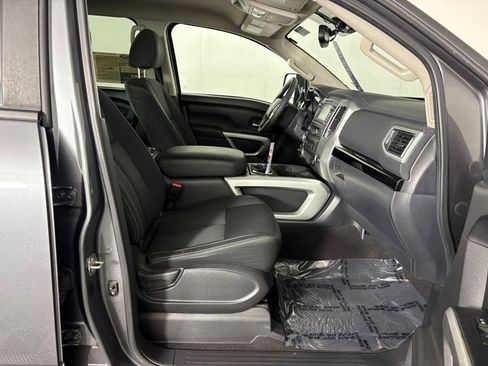 Used 2017 Nissan Titan SV image 36