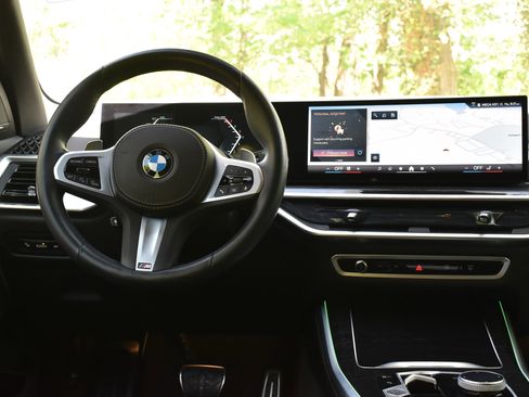 Used 2024 BMW X5 sDrive40i w/ M Sport Package RWD image 32