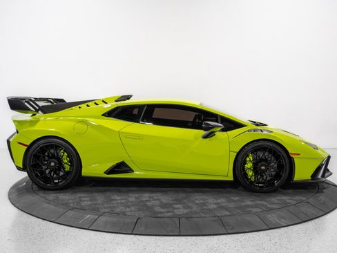Used 2023 Lamborghini Huracan STO RWD image 9