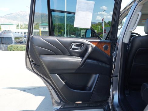 Used 2016 INFINITI QX80 4WD w/ Deluxe Technology Package image 22