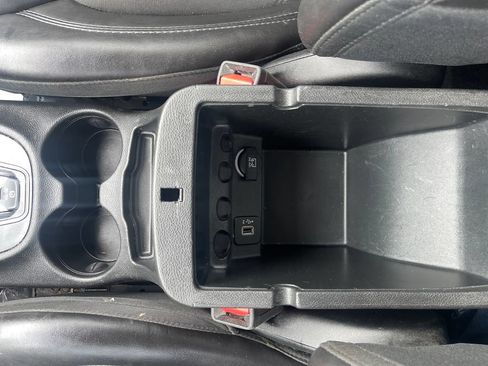 Used 2019 Jeep Cherokee Latitude Plus w/ Comfort/Convenience Group AWD/4WD image 29