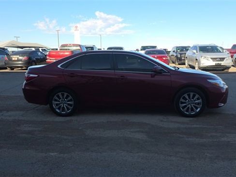 Used 2017 Toyota Camry XLE w/ Moonroof Package image 5