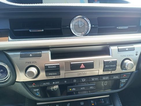 Used 2016 Lexus ES 300h image 13