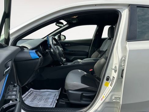 Used 2019 Toyota C-HR XLE image 9