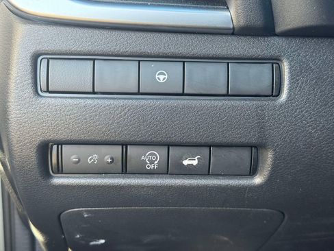 Used 2025 Nissan Rogue SV AWD/4WD image 19