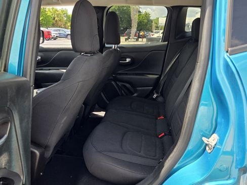 Used 2022 Jeep Renegade Latitude AWD/4WD image 10