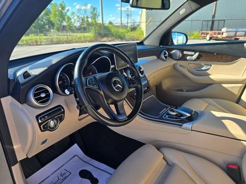 Used 2018 Mercedes-Benz GLC 300 4MATIC image 11