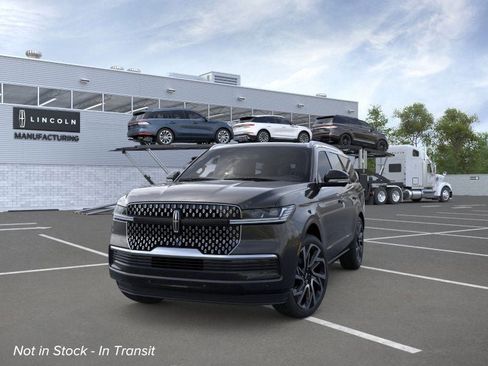 New 2026 Lincoln Navigator Reserve image 2