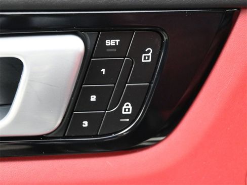 Used 2022 Porsche Cayenne S image 5