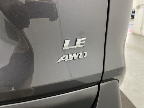 Used 2024 Toyota RAV4 LE AWD/4WD image 7