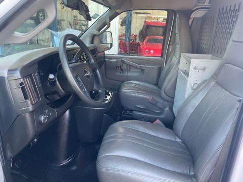 Used 2023 GMC Savana 2500 Extended w/ Driver Convenience Package RWD image 10