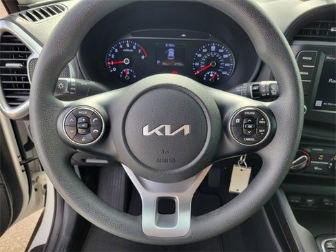 Certified 2022 Kia Soul LX w/ Technology Package image 18