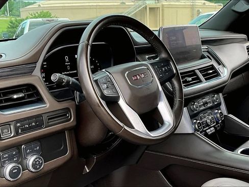 Used 2023 GMC Yukon SLT AWD/4WD image 18