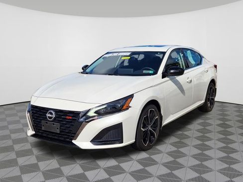 Certified 2023 Nissan Altima 2.5 SR w/ SR Premium Package AWD/4WD image 2