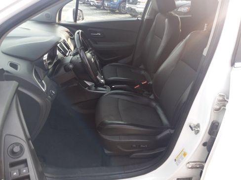 Used 2018 Chevrolet Trax LT w/ LT Convenience Package AWD/4WD image 5